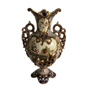 Majolica vase no 1